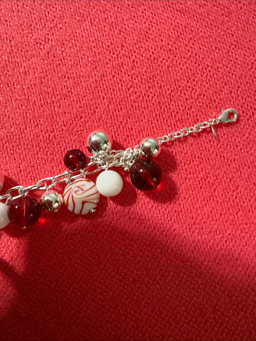 Red and White Beaded Necklace and Bracelet Set nice for Christmas or Valentines - Picture 10 of 10
